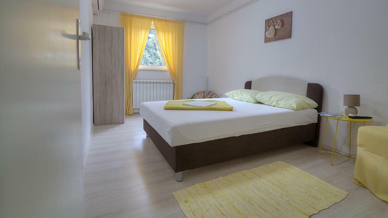 Apartments&Rooms Josephine Senj  Buitenkant foto