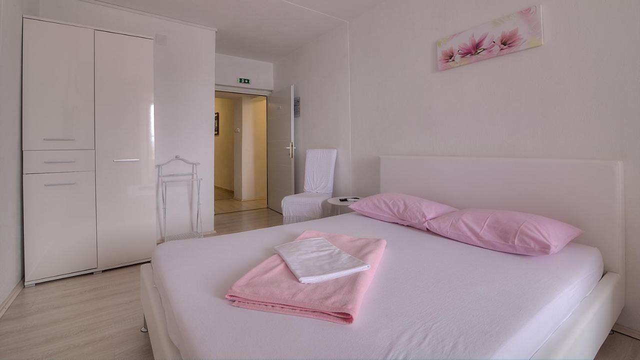 Apartments&Rooms Josephine Senj  Buitenkant foto